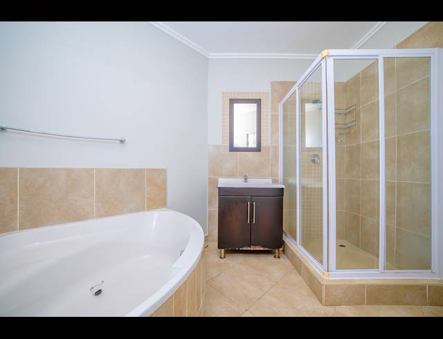 3 BEDROOM APARTMENT FOR SALE IN PALM LAKES ESTATE